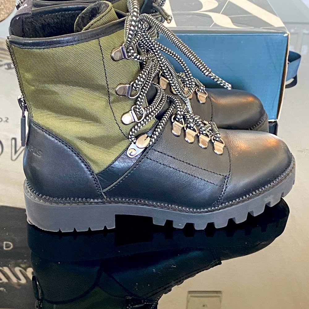 Zara unisex boots Insulated inside to keep your kid feet worm
